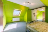Spitzboden Raum 1 - Zweifamilienhaus mit Schwimmbad, 3 Garagen und großem Grundstück – ideal für Pferdeliebhaber!