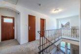 Flur DG - Zweifamilienhaus mit Schwimmbad, 3 Garagen und großem Grundstück – ideal für Pferdeliebhaber!