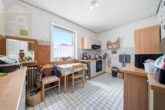 Küche 1.OG - Attraktives Mehrfamilienhaus mit 3 Wohneinheiten & 2 Garagen in Langenhagen! Mein Haus = Mein Makler