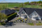 Hausansicht - Doppelhaushälfte mit Pool und Kaminofen in Ummern!