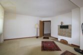 Wohnzimmer EG - Zweifamilienhaus mit 3.000 m² Grundstück und Scheune! Meine Immobilie = Mein Partner!