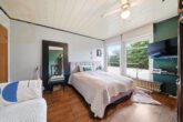 Schlafzimmer - Gepflegtes Einfamilienhaus mit Pool in sehr guter Lage!