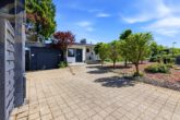 Hausansicht - Modernisiertes Zweifamilienhaus mit großem Garten, Sauna und Garagen! Meine Immobilie=Mein Partner!