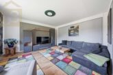 Wohnzimmer - Modernisiertes Zweifamilienhaus mit großem Garten, Sauna und Garagen! Meine Immobilie=Mein Partner!