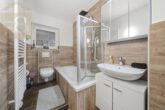 Badezimmer - Modernisiertes Zweifamilienhaus mit großem Garten, Sauna und Garagen! Meine Immobilie=Mein Partner!