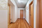 Flur (3) - 4-Zimmer-Wohnung mit neuwertiger Küche, Garage & Balkon in Wolfsburg! Meine Wohnung = Mein Partner!