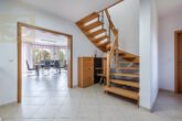 Treppenaufgang - Modernes Einfamilienhaus mit Sauna, Kaminofen und Garten in Kästorf! Meine Immobilie=Mein Partner!