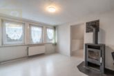 Wohnzimmer (oben) (2) - Gepflegtes Einfamilienhaus mit Garage & Garten in Woltwiesche! Meine Immobilie=Mein Makler!